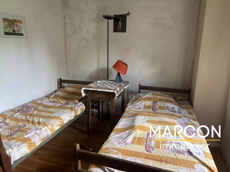 Propriété - 212 m² - 9 pièces