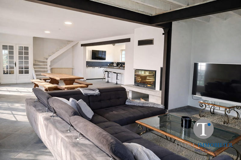 Maison - 235 m² - 7 pièces