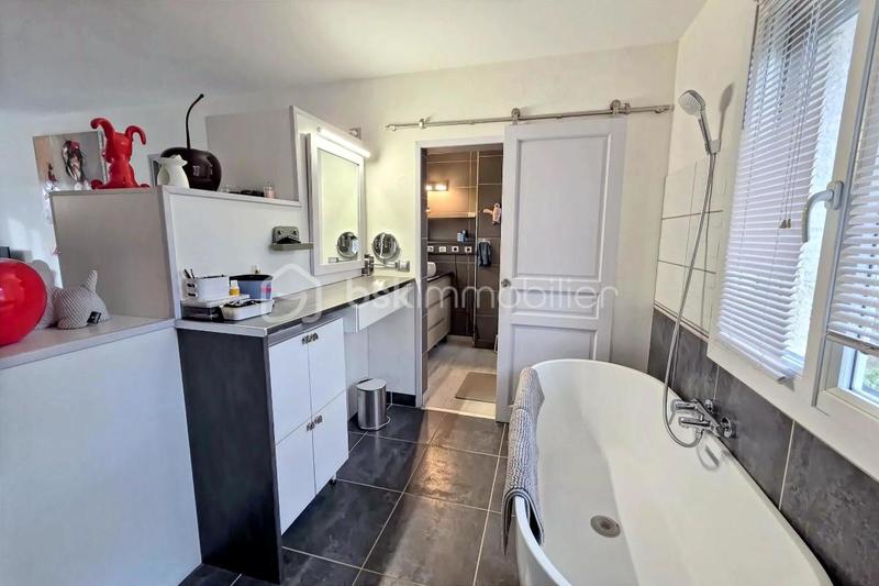 Maison traditionnelle - 186 m² - 5 pièces