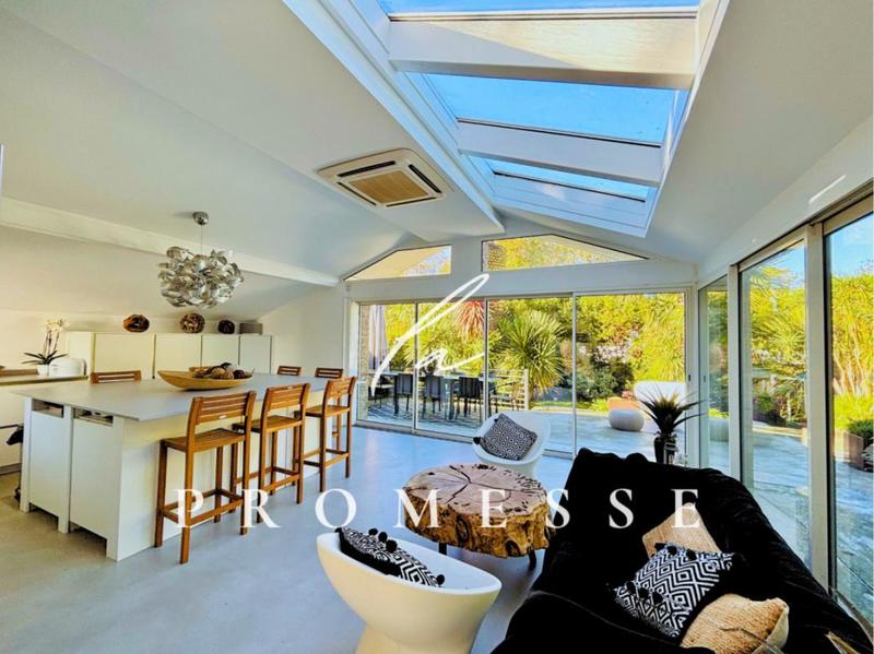 Villa - 301 m² - 9 pièces