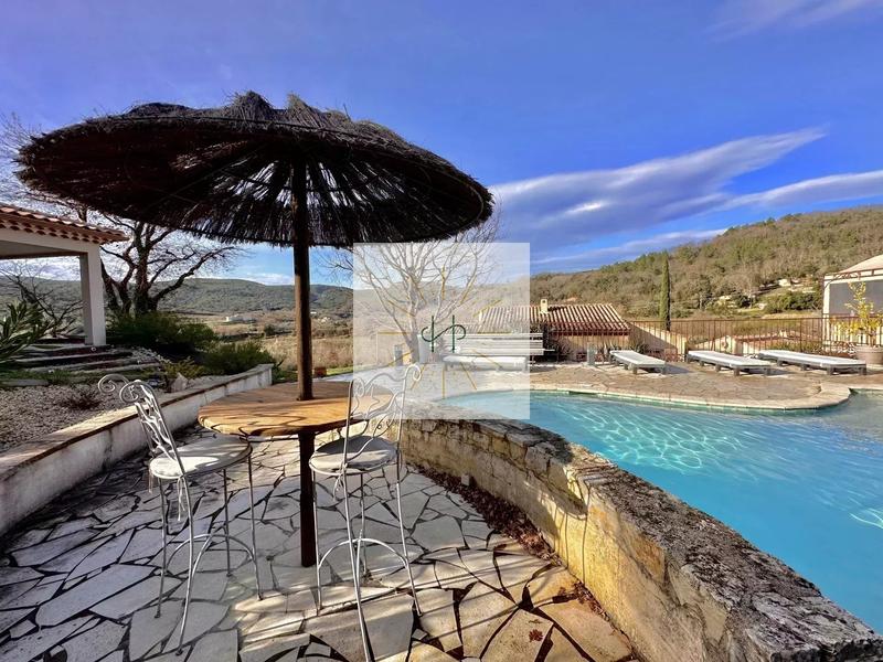 Maison - 188 m² - 9 pièces