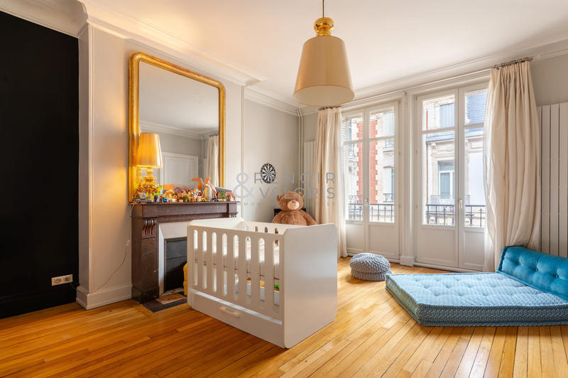 Maison - 302 m² - 10 pièces