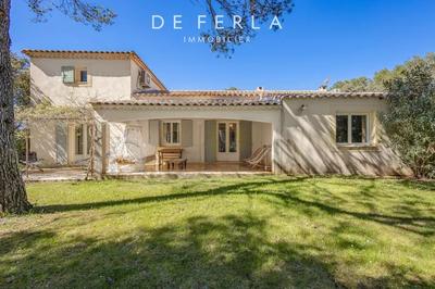 Villa - 250 m² - 9 pièces