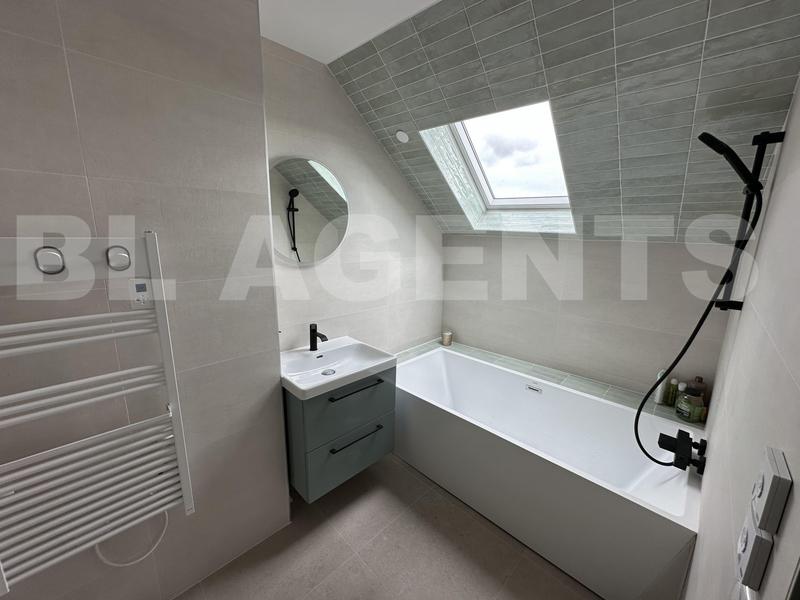 Maison - 255 m² - 10 pièces