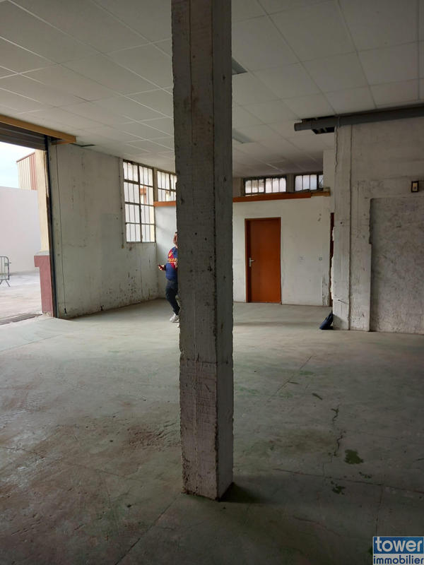 Entrepôt - 160 m²
