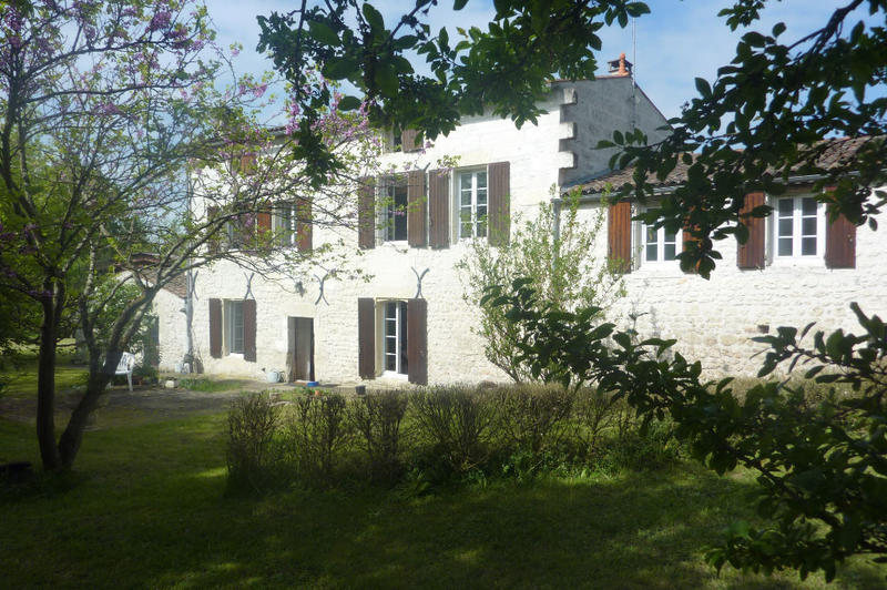 Maison - 246 m² - 8 pièces