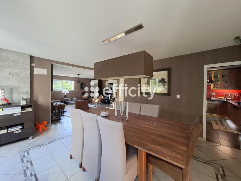 Maison - 185 m² - 10 pièces