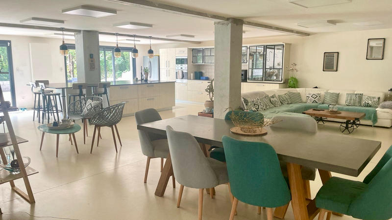 Maison - 219 m² - 7 pièces