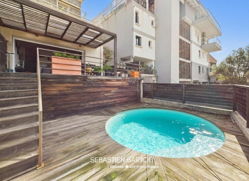 Appartement - 93 m² - 5 pièces