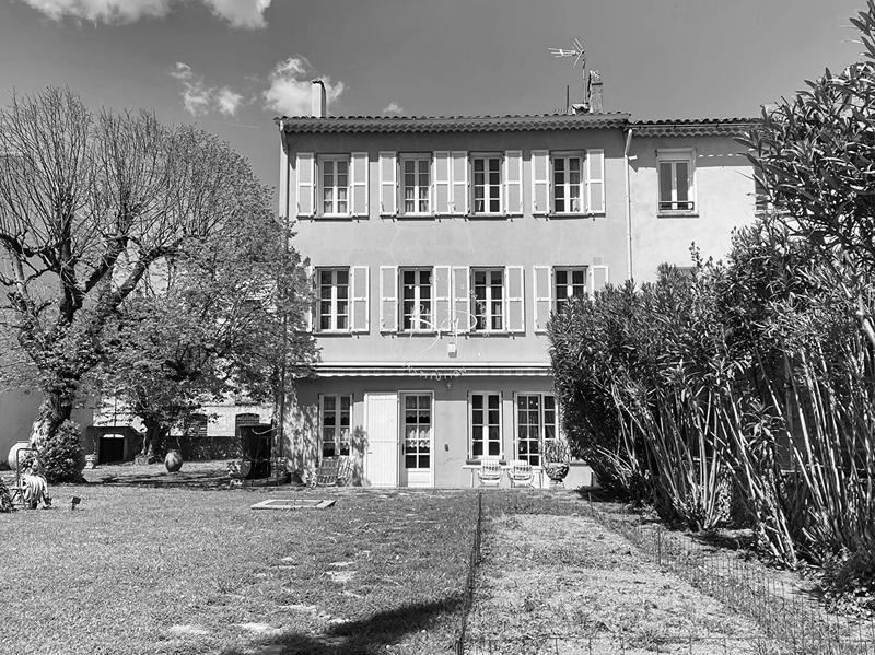 Maison - 315 m² - 13 pièces