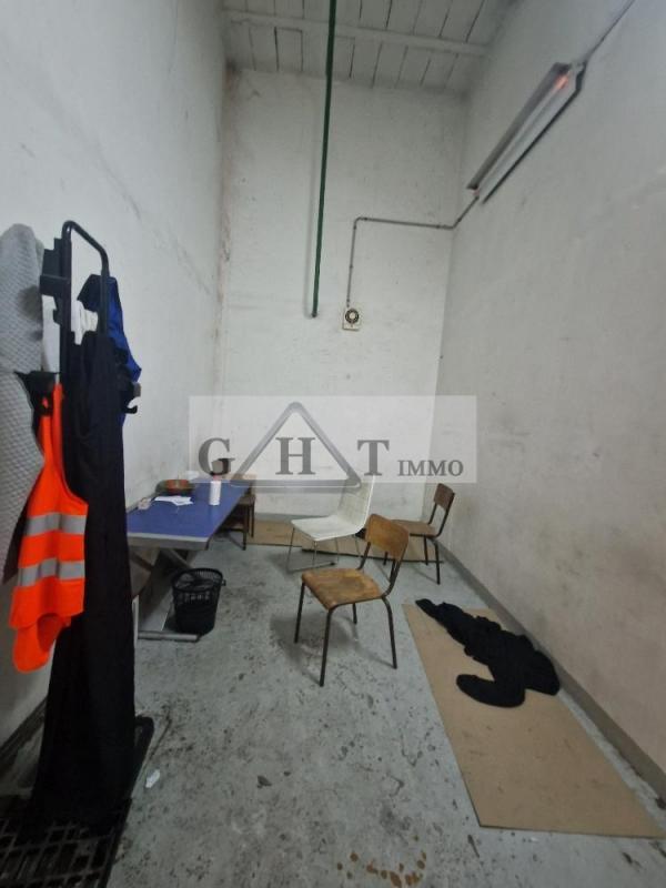 Entrepôt - 1 274 m²