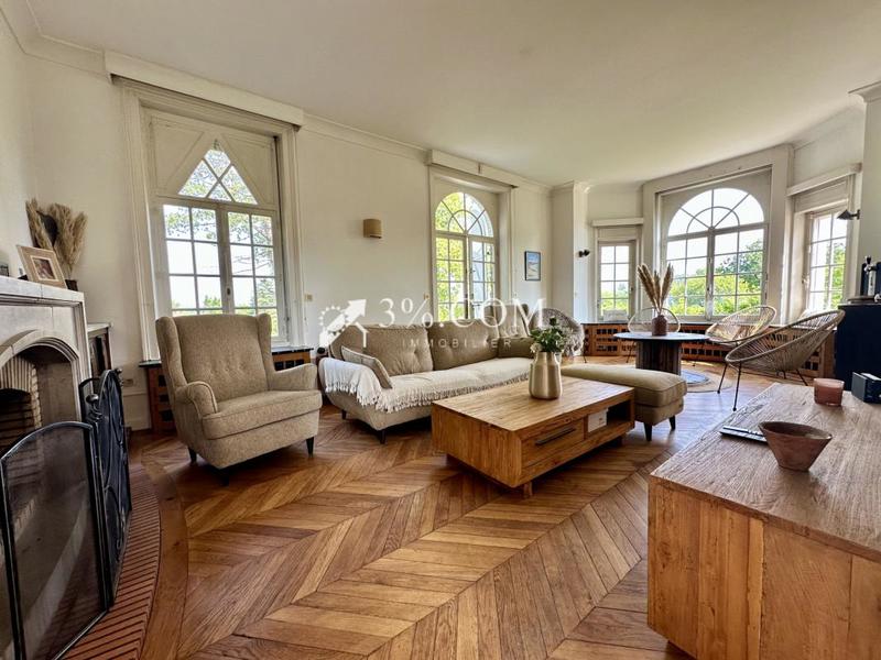 Maison - 219 m² - 9 pièces