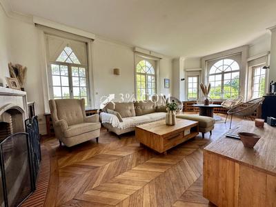 Maison - 219 m² - 9 pièces