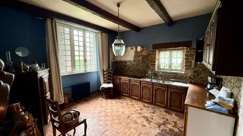 Maison - 1 200 m² - 6 pièces