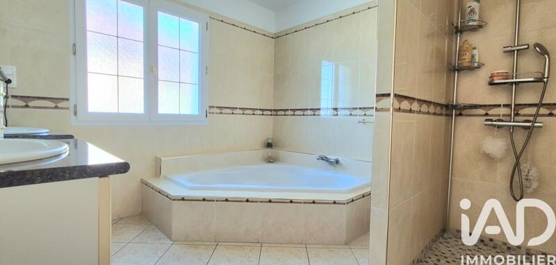 Maison - 180 m² - 8 pièces