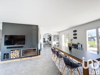 Maison - 256 m² - 9 pièces