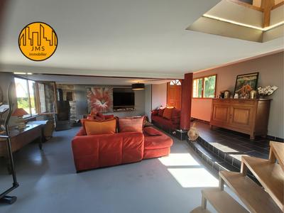 Maison - 215 m² - 8 pièces