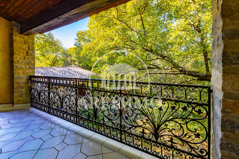 Maison - 208 m² - 7 pièces