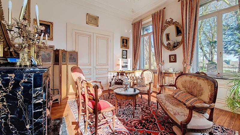 Maison - 336 m² - 13 pièces