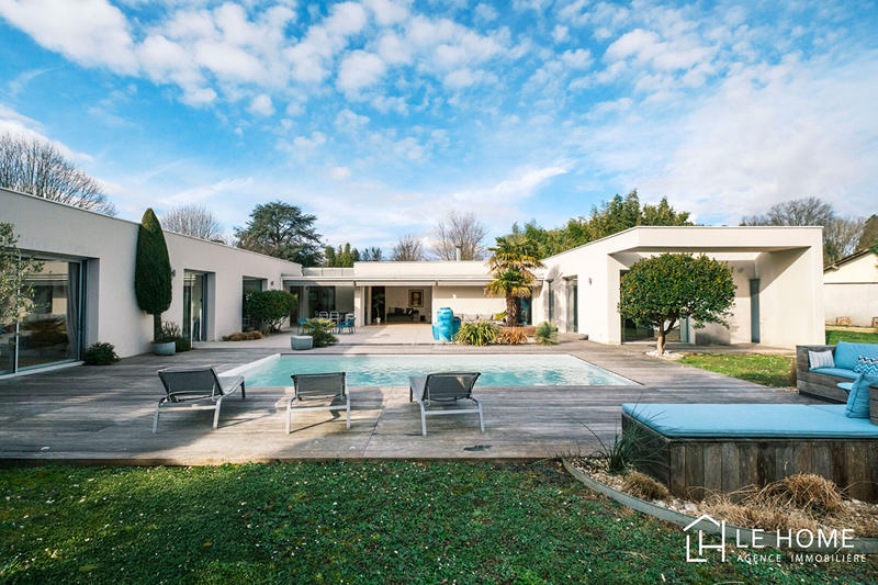 Maison - 294 m² - 7 pièces