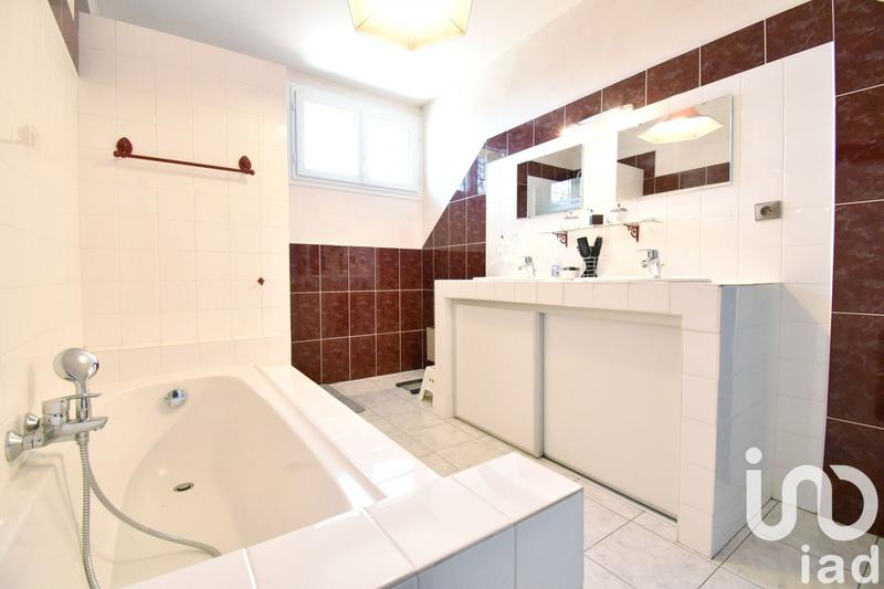 Maison - 180 m² - 6 pièces