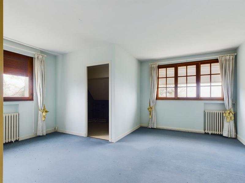 Maison - 245 m² - 9 pièces