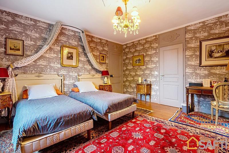 Propriété - 323 m² - 11 pièces