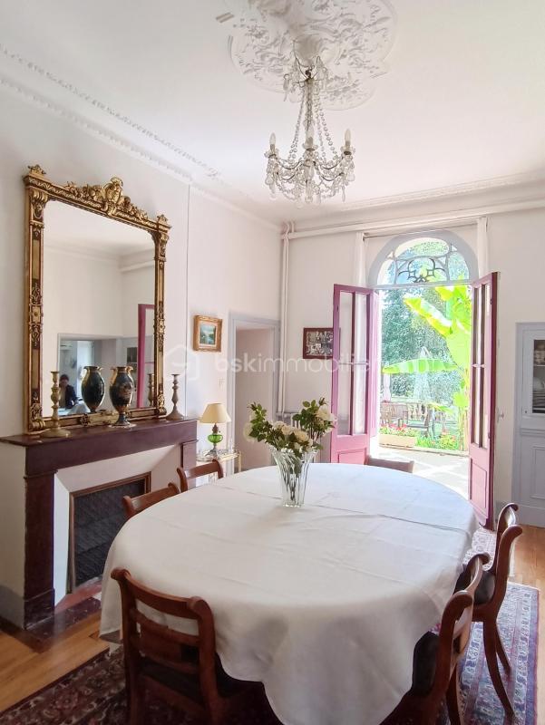 Hôtel particulier - 210 m² - 7 pièces