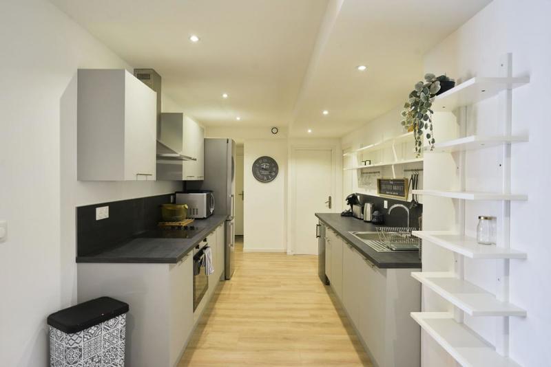 Appartement - 99 m² - 7 pièces