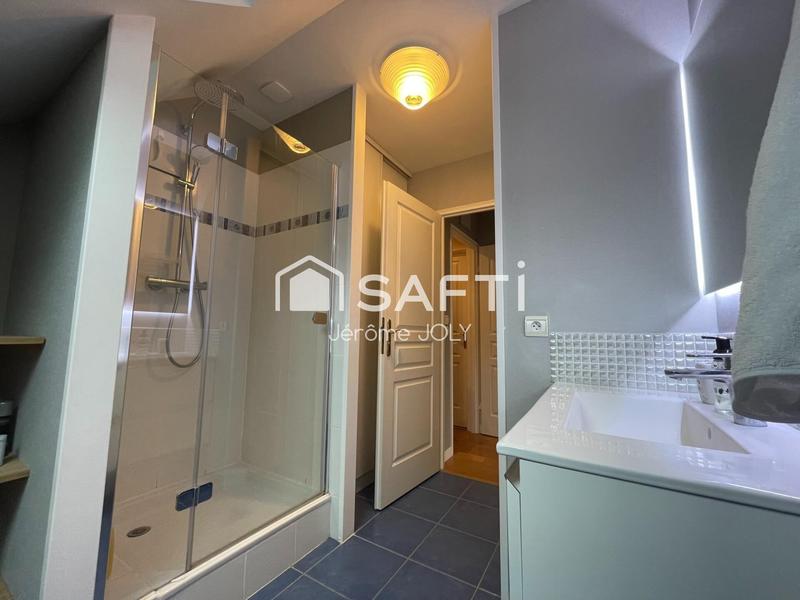 Maison - 256 m² - 9 pièces