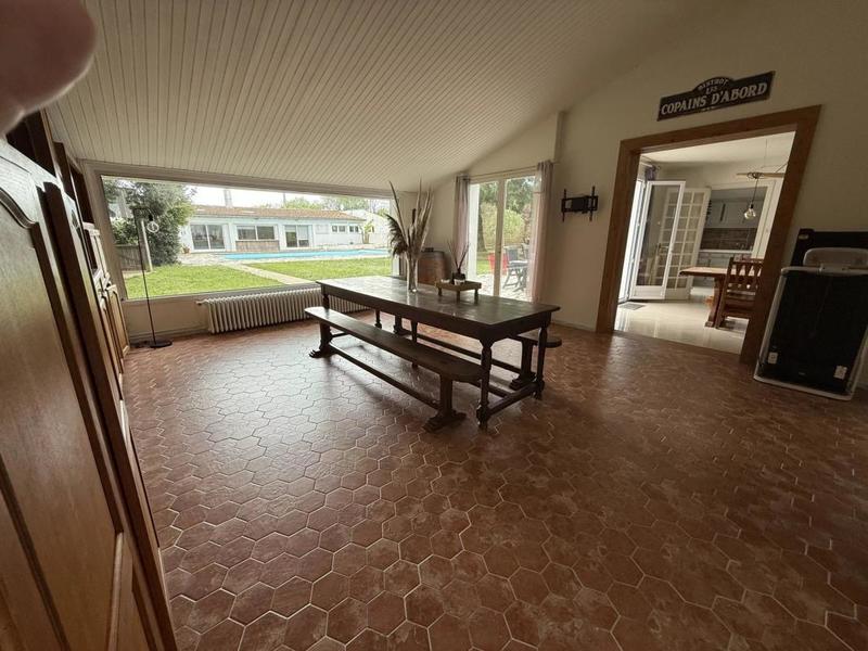 Propriété - 338 m² - 10 pièces