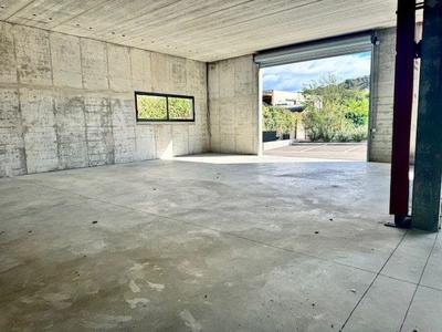 Local d'activités - 272 m²