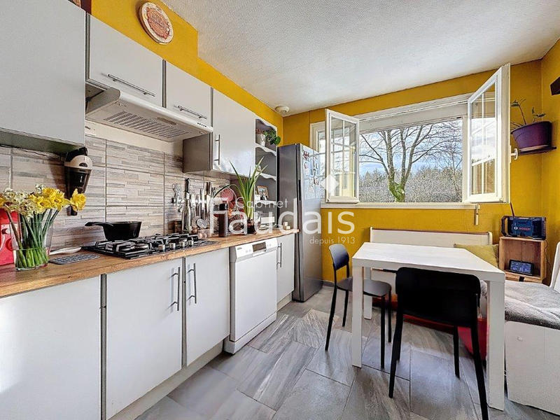 Maison - 135 m² - 9 pièces