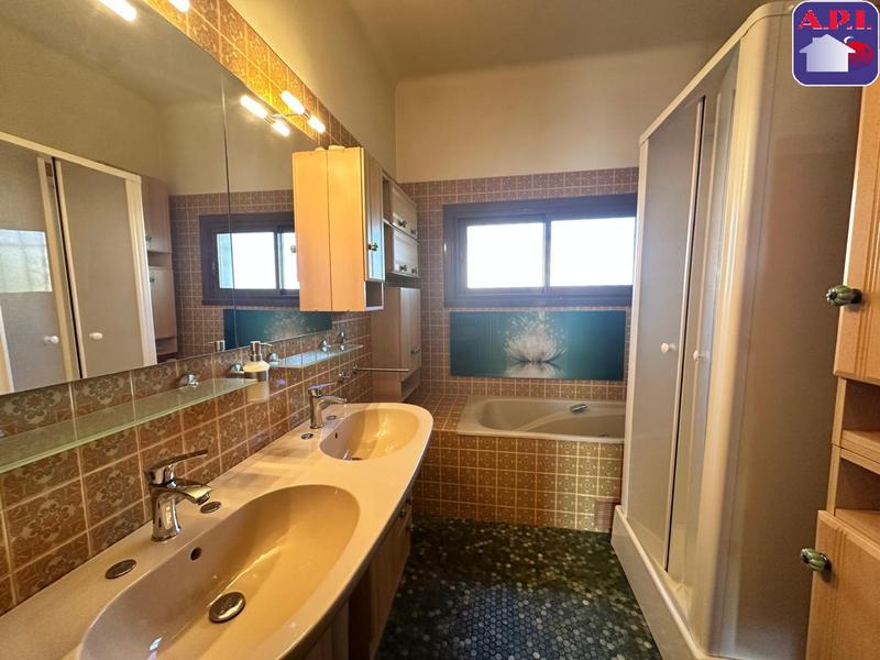 Maison - 249 m² - 7 pièces