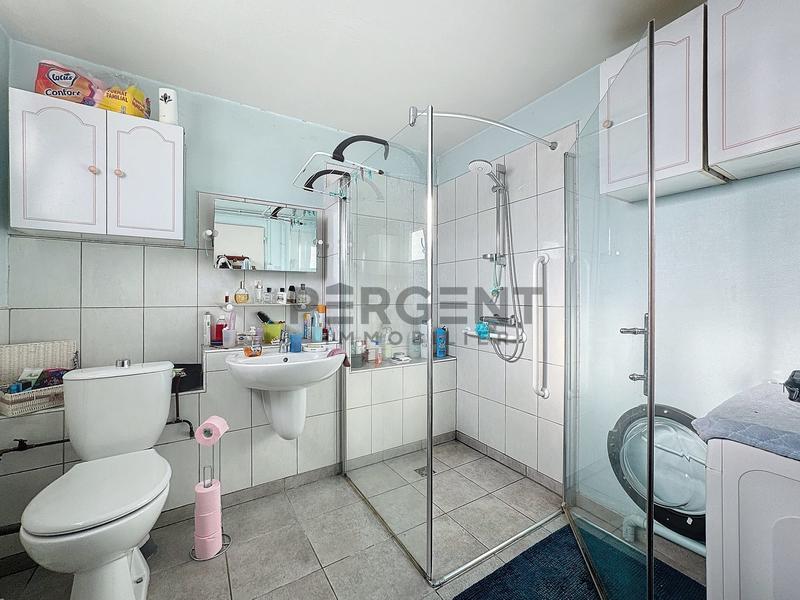 Maison - 231 m² - 9 pièces