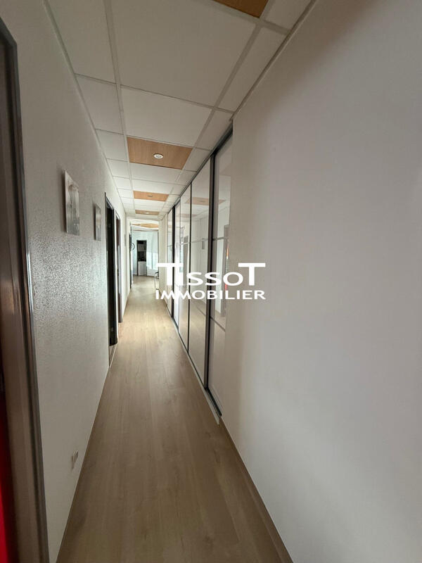 Bureau - 143 m² - 7 pièces