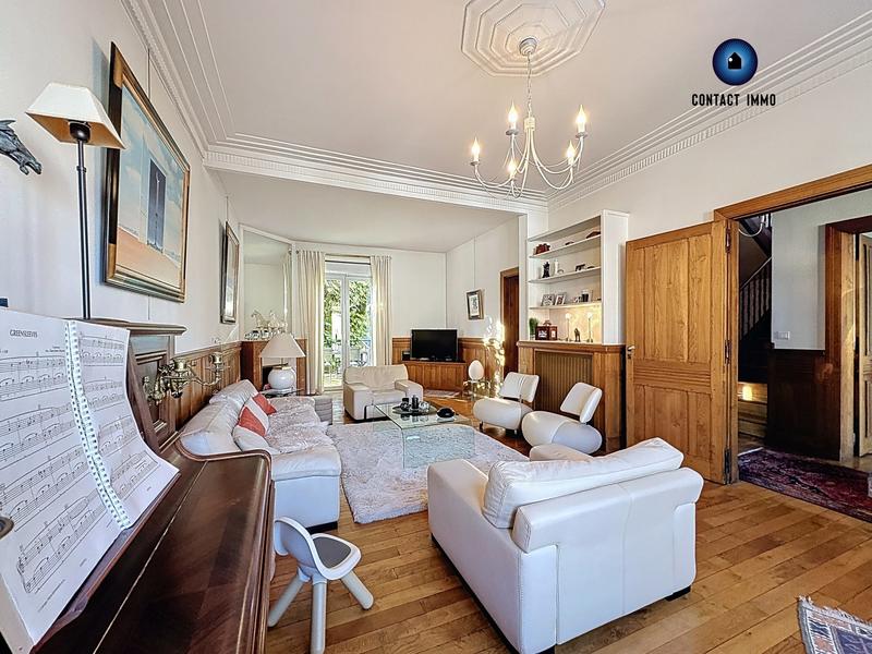 Maison - 224 m² - 8 pièces