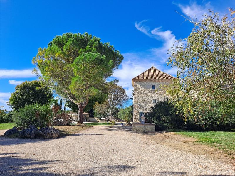 Maison - 250 m² - 6 pièces