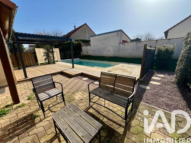 Maison - 90 m² - 5 pièces