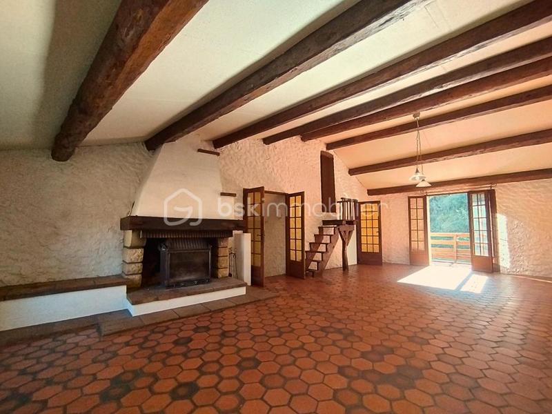 Maison - 232 m² - 7 pièces