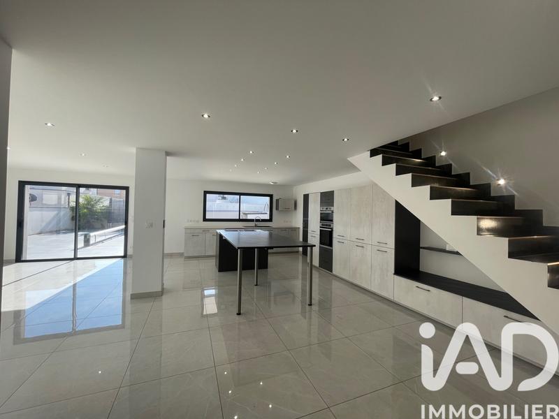 Maison - 147 m² - 9 pièces