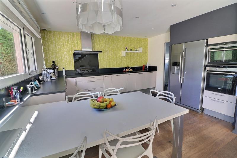 Maison - 295 m² - 12 pièces