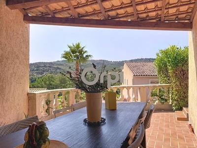 Maison - 98 m² - 5 pièces