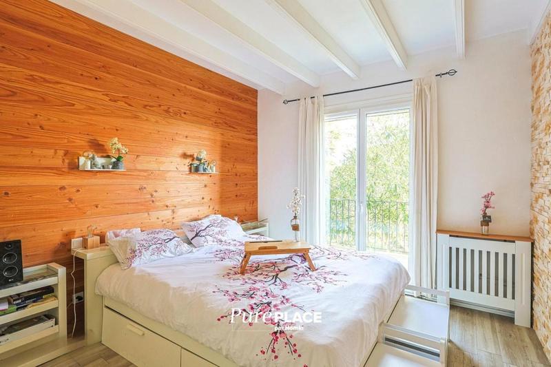 Maison - 384 m² - 5 pièces