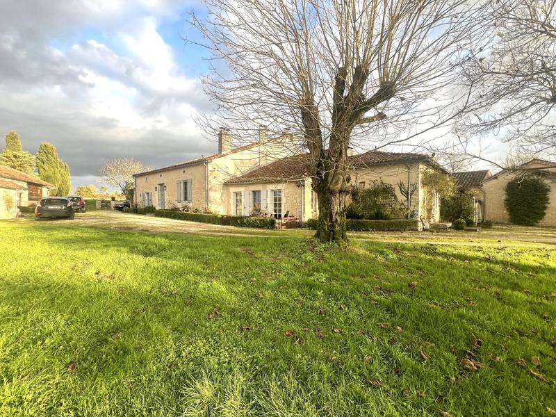 Manoir - 425 m² - 12 pièces