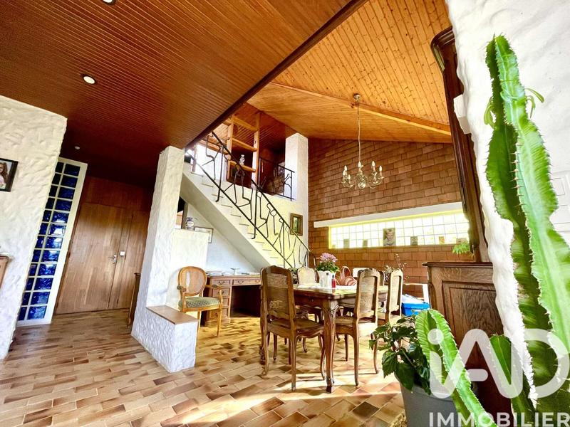 Maison - 240 m² - 8 pièces