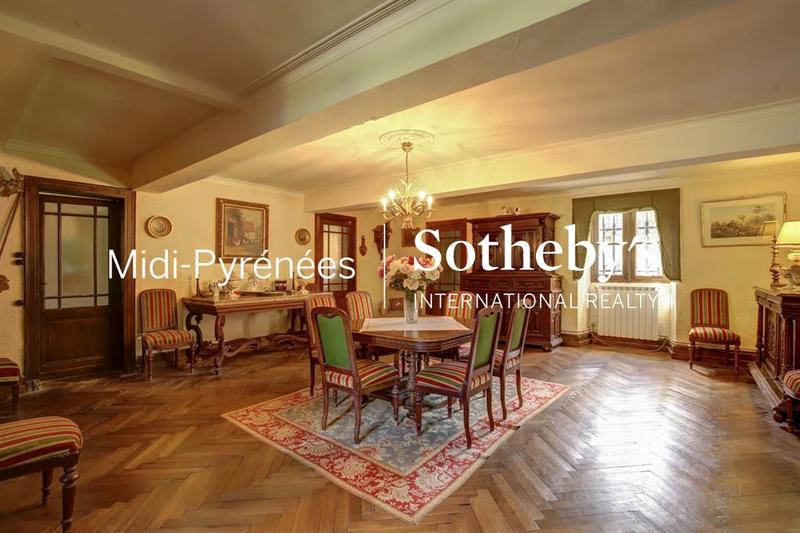 Château - 302 m² - 8 pièces