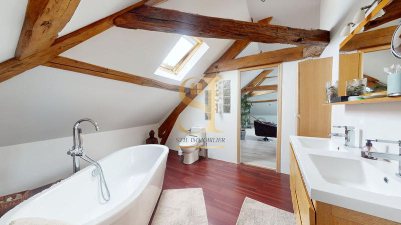 Maison - 250 m² - 7 pièces