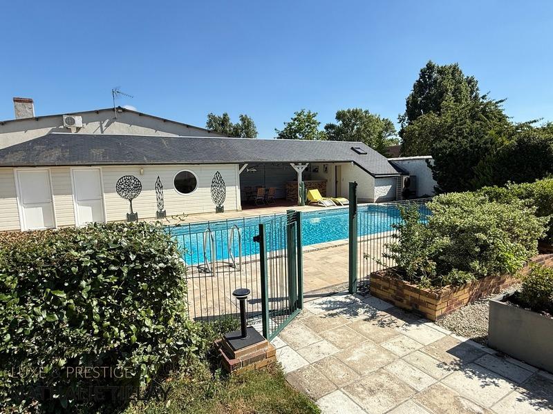 Maison - 284 m² - 9 pièces