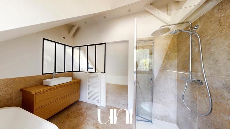 Maison - 205 m² - 7 pièces